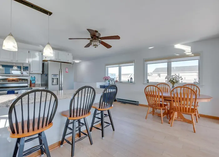 Wells Beach House W/ Ocean-View Deck
